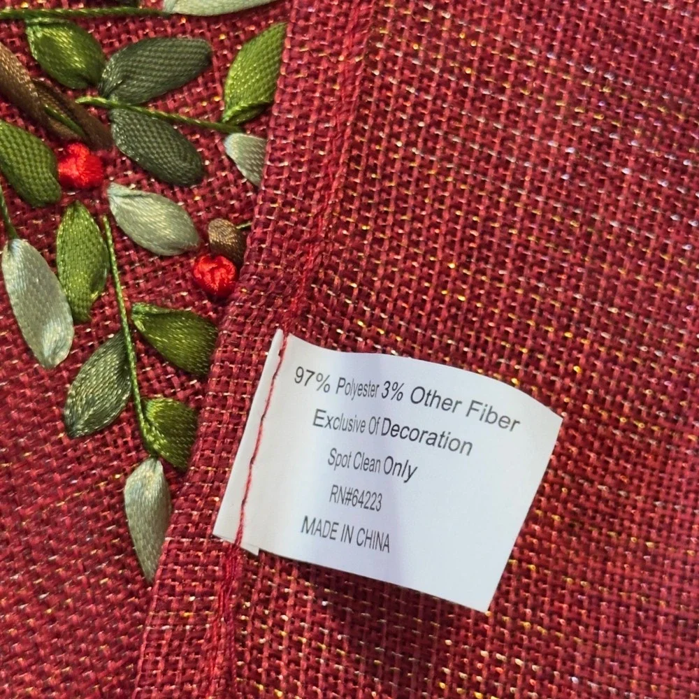Red Christmas Tablecloth Ribbon Embroidery Mistletoe Poinsettia 53x69 Metallic
